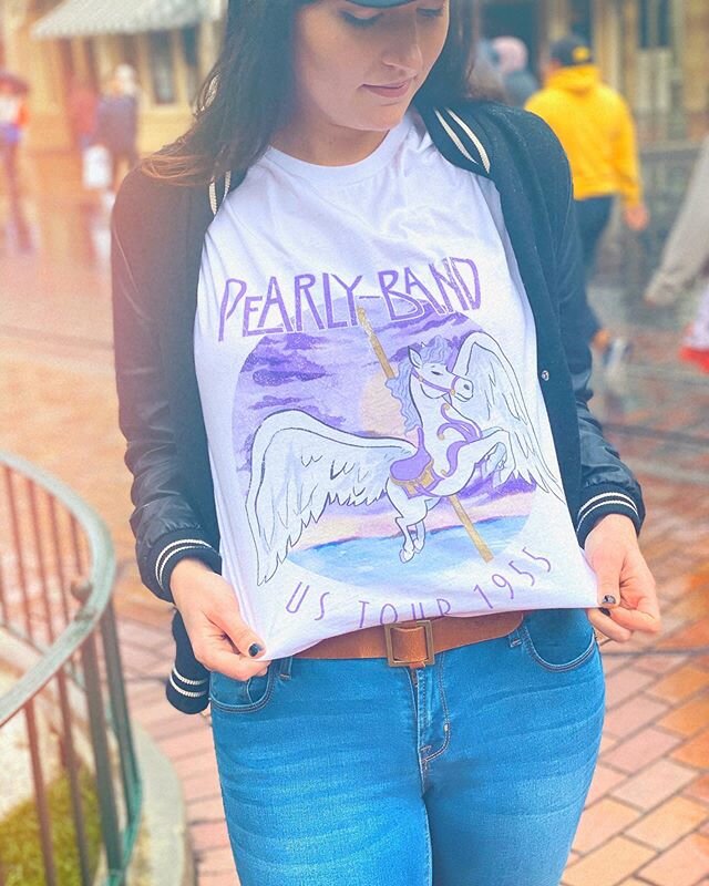 NEW SHIRT IS LIVE! PLEASE READ THE ENTIRE THING👉This continues our band-inspired-tees. This amazing Pearly Band tee is inspired by Led Zeppelin and honestly- how badass is this design? Complete with carousel horse. &bull;
&bull;
&bull;
As some of y&