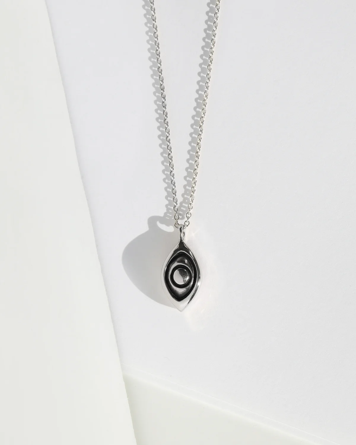 neck_eye_silver_1.jpg