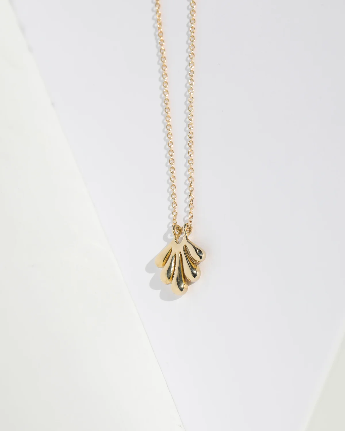 neck_drip_bronze_2.jpg