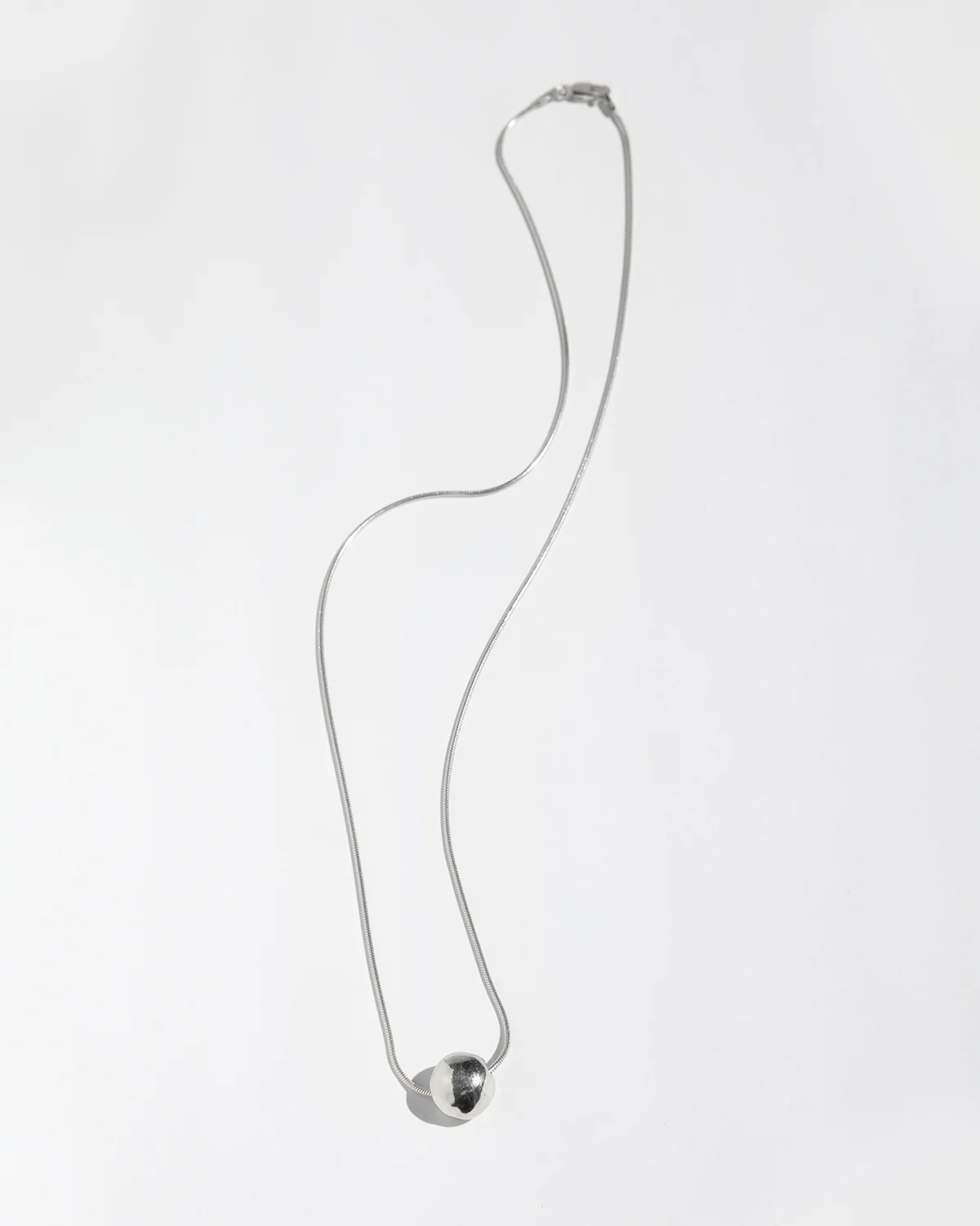 neck_pearl_silver_02b.jpg