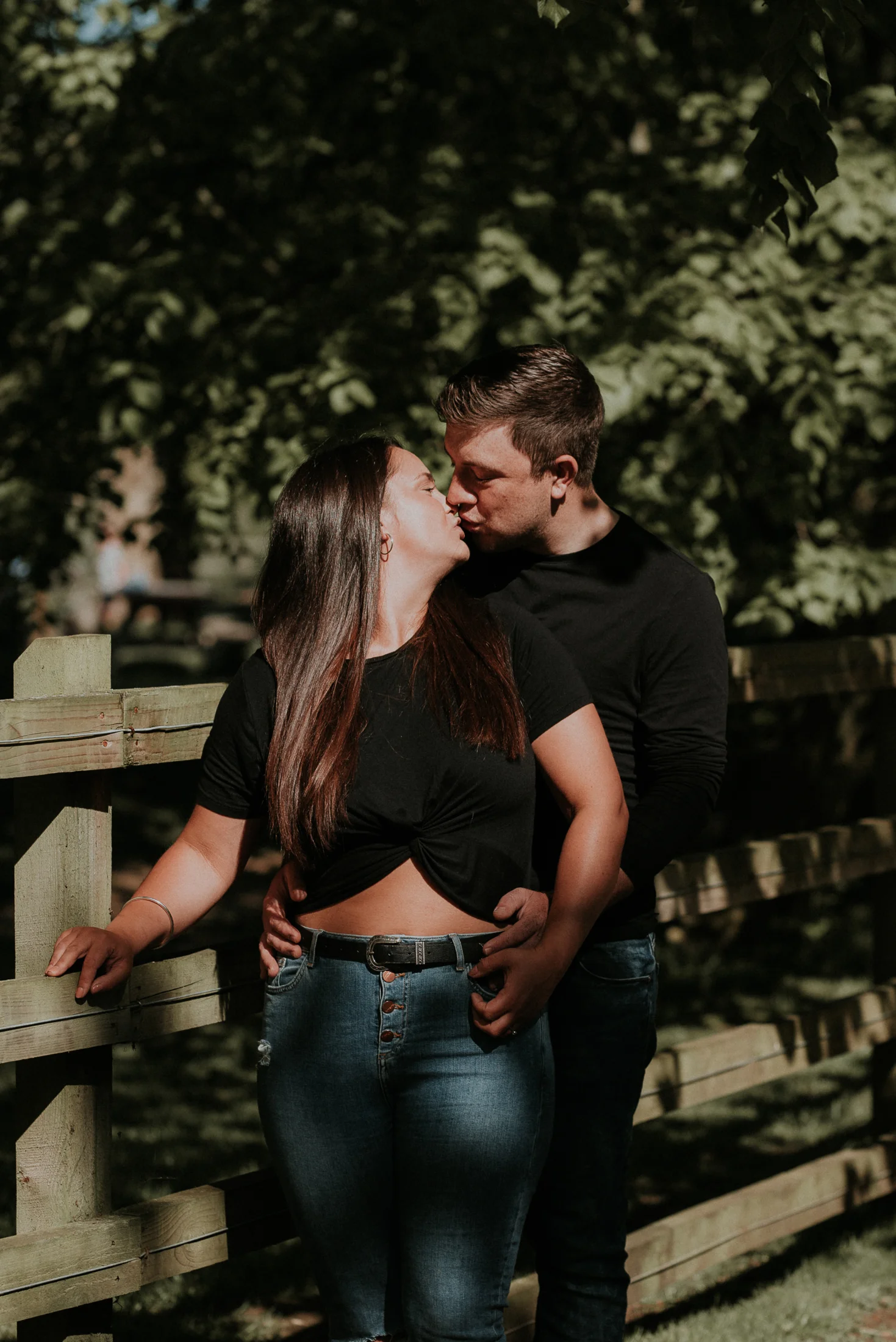 couple kiss outdoors
