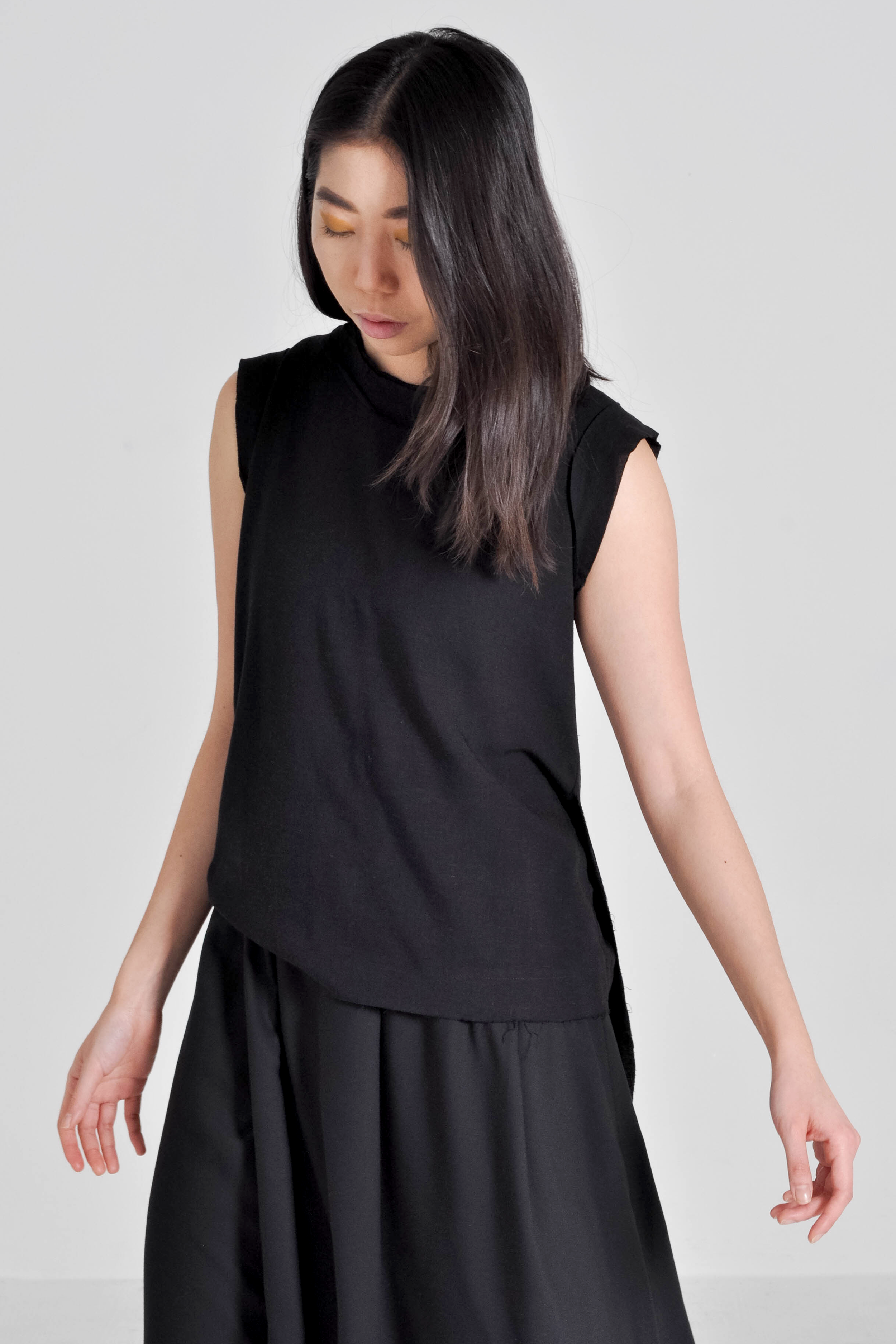 7115 by Szeki Frayed Edge Top