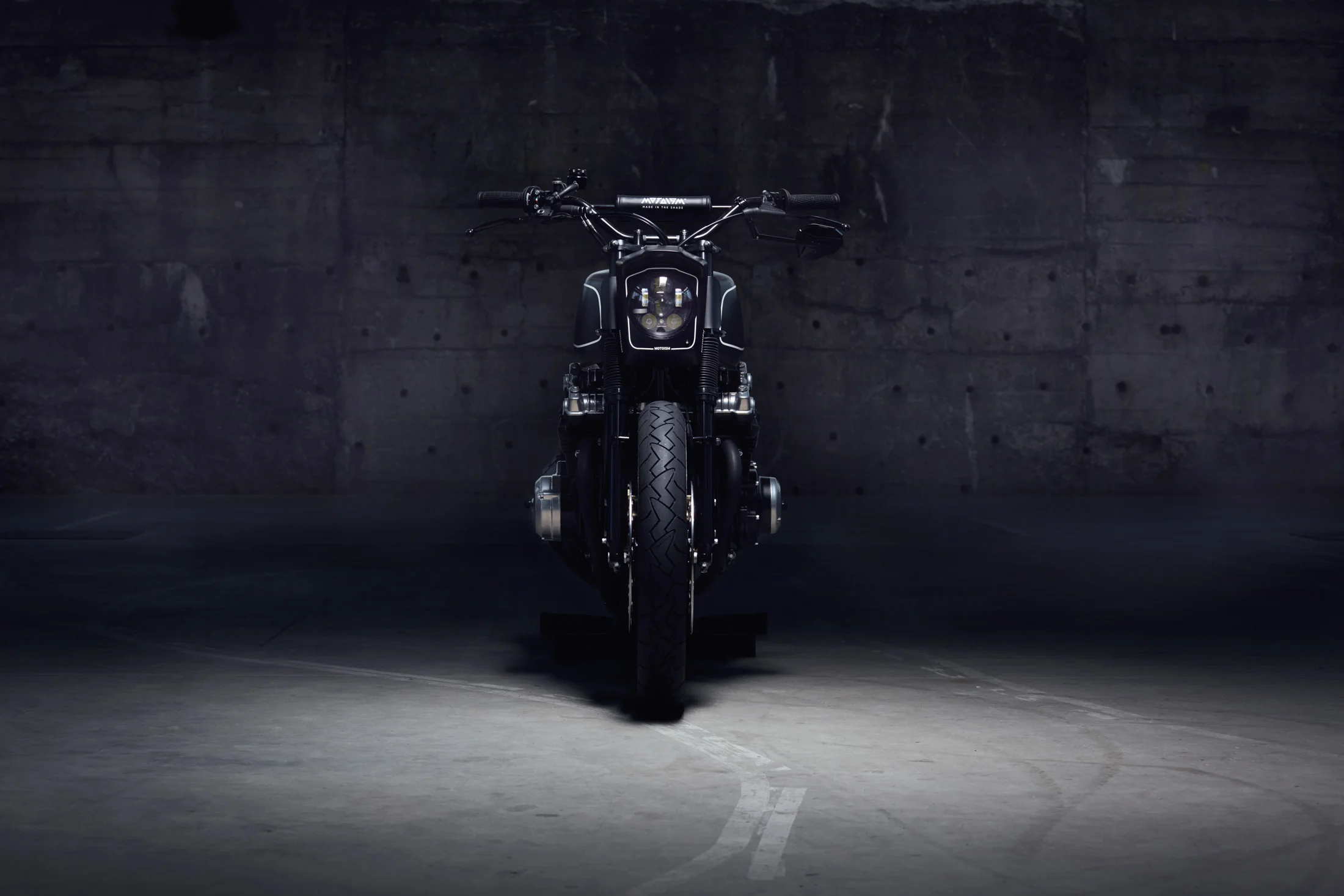 1904_Motoism_Starrider_FullFront-216_la02_haze.jpg