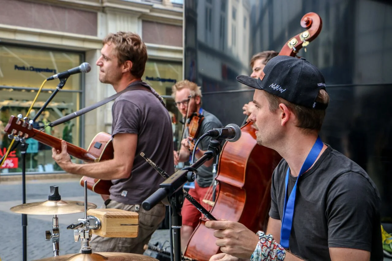 Eno | Gitarre/Vocals Lukas | Violine Chris | Drums/Vocals Johannes | Kontrabass Foto: rbpphotography