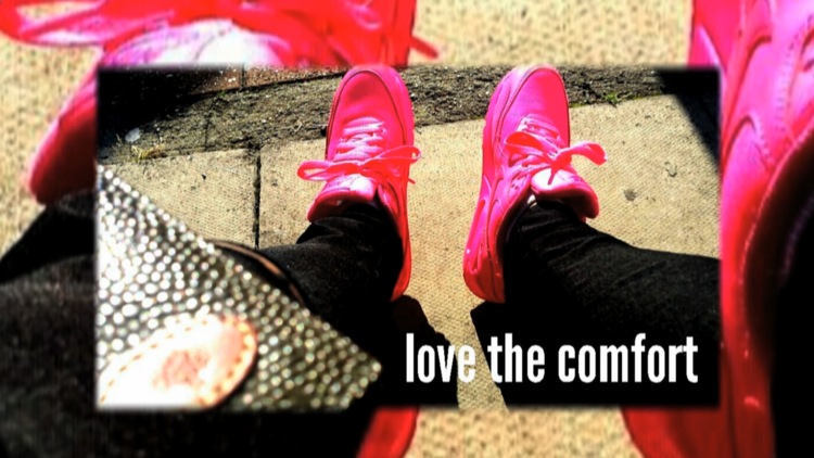 SELFIE - 'LOVE THE COMFORT'