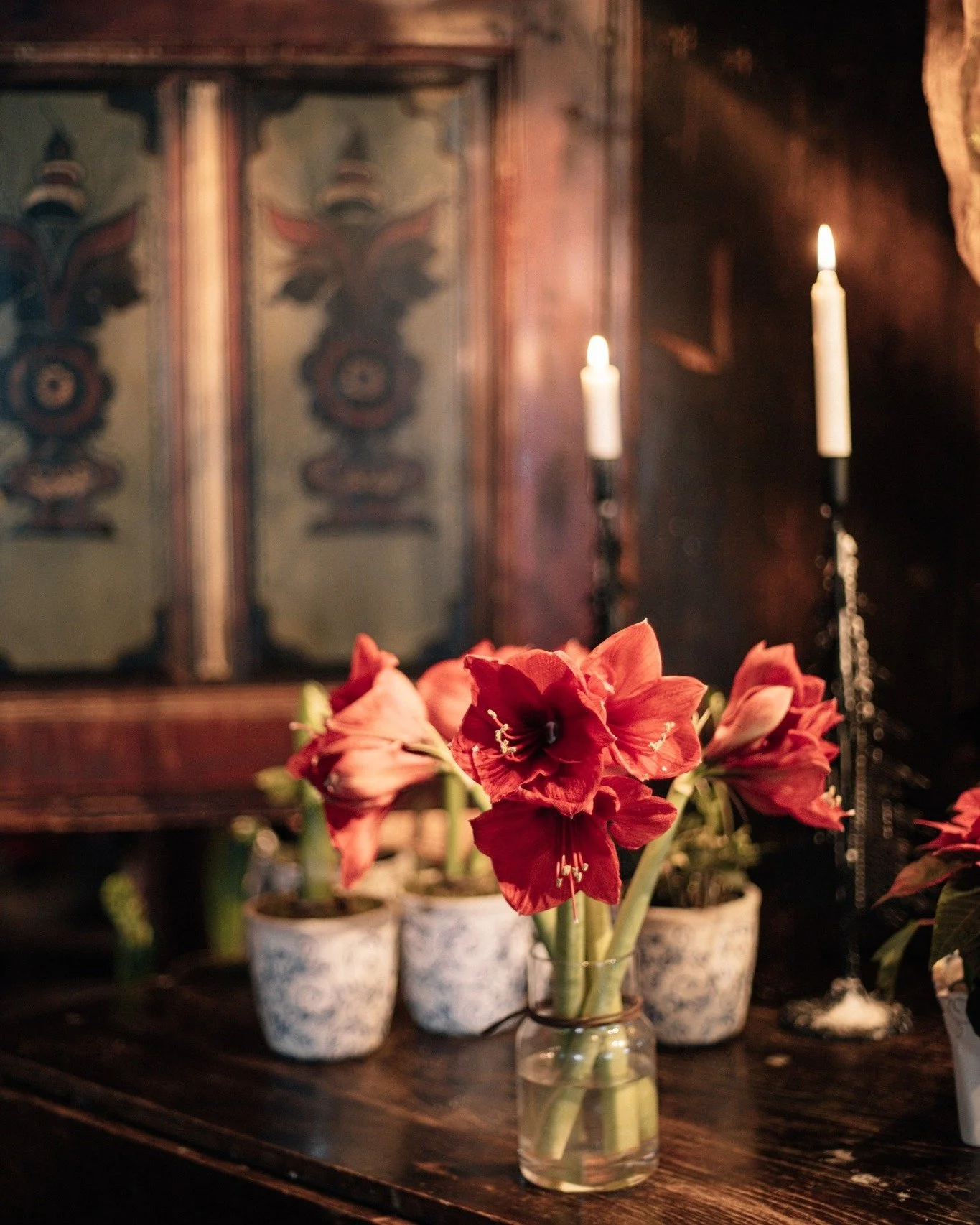 Tid att sitta kvar lite l&auml;ngre, prata om allt och inget, skratta och verkligen njuta av smakerna och st&auml;mningen som h&ouml;r julen till 🥰

Hos oss serveras ett klassiskt, hemlagat julbord &auml;nda fram till jul med v&auml;rme, omtanke och