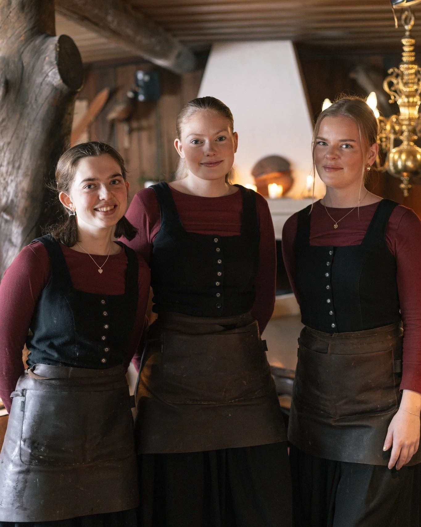 Vi &auml;r s&aring;, s&aring; glada &ouml;ver all sn&ouml; som fallit de senaste dagarna, &auml;ntligen riktig vinter igen 🤍🌨️

Vi ses h&auml;r inne idag framf&ouml;r brasan medan sn&ouml;n yr utanf&ouml;r f&ouml;nstret ❄️
Bara sparka av er pj&auml