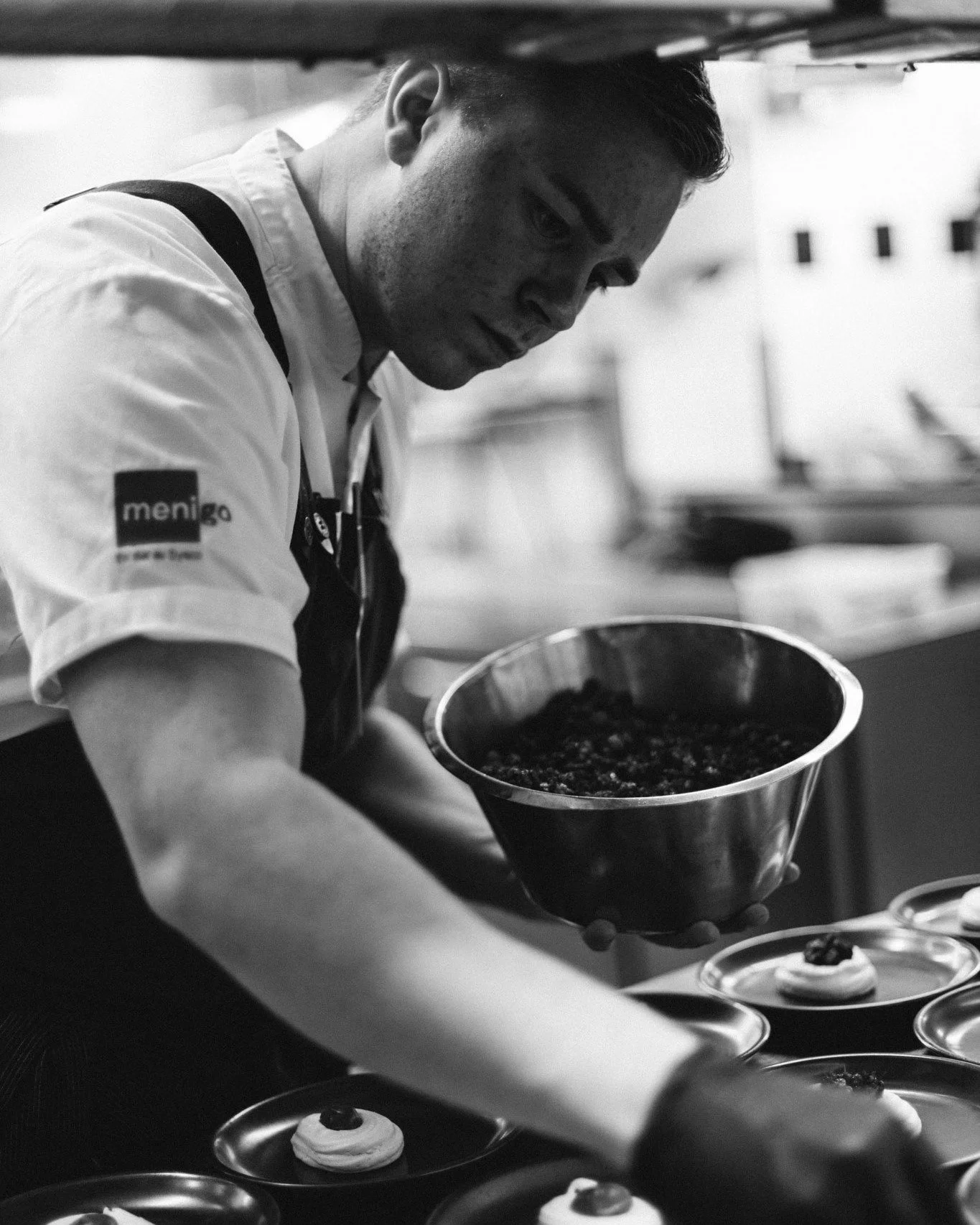 M&aring;nga kommer till oss f&ouml;r att tr&auml;na inf&ouml;r Vasaloppet.
Sp&aring;ren &auml;r verkligen magiska just nu. L&aring;nga, fina och l&auml;ttillg&auml;ngliga. Faktiskt bara rakt &ouml;ver v&auml;gen startar milvis l&aring;nga fantastiska