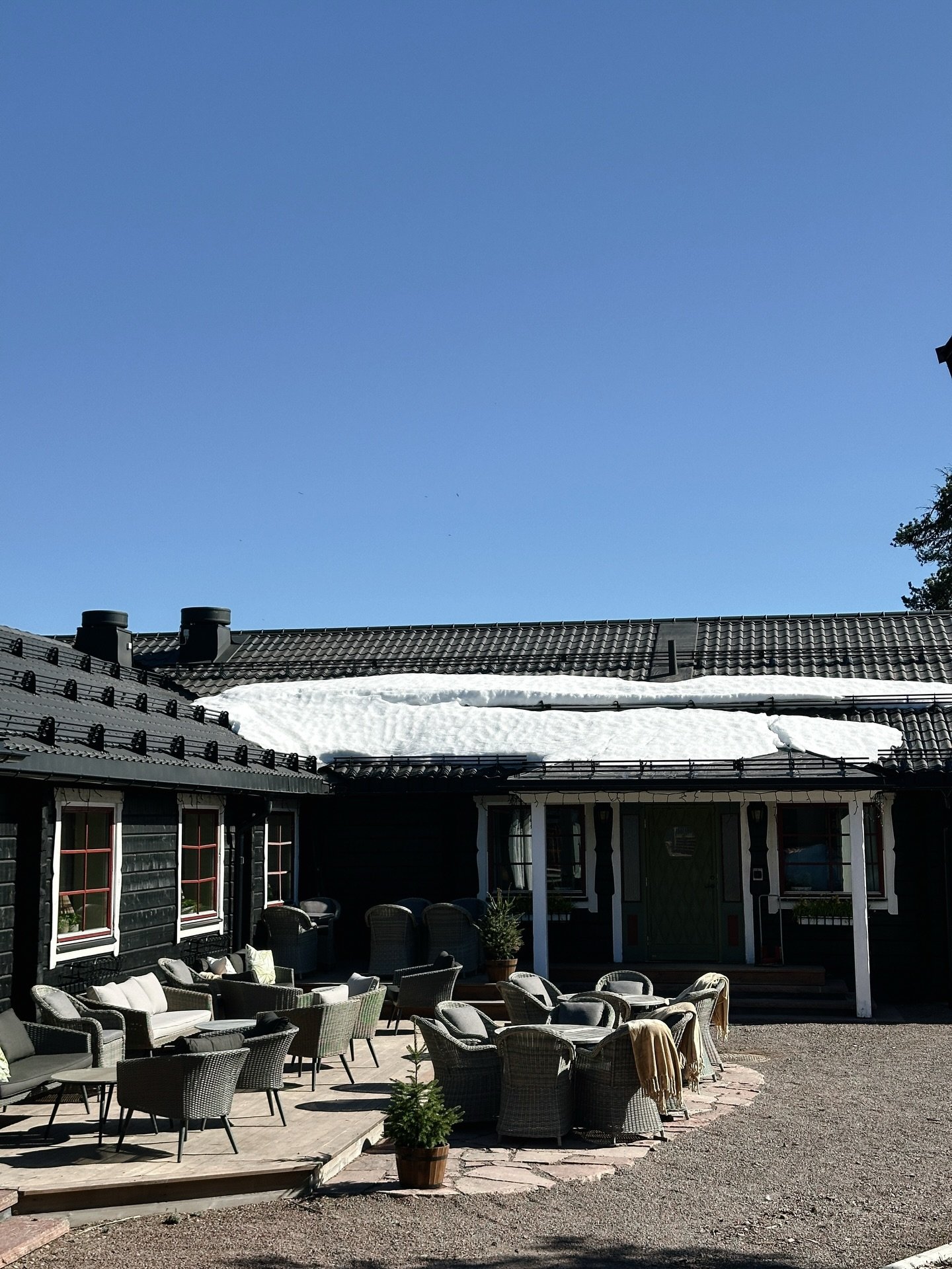 S&aring; h&auml;r h&auml;rligt har vi haft det p&aring; g&aring;rden och v&aring;ren bara forts&auml;tter vara precis som vi vill ha det 🤍

Nu laddar vi f&ouml;r l&aring;nghelg, checka in hos oss och f&aring; b&auml;sta starten p&aring; maj 🌼 

Och