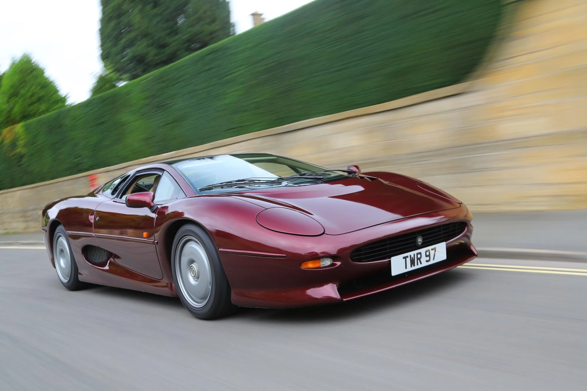 renameJaguar XJ220.jpg