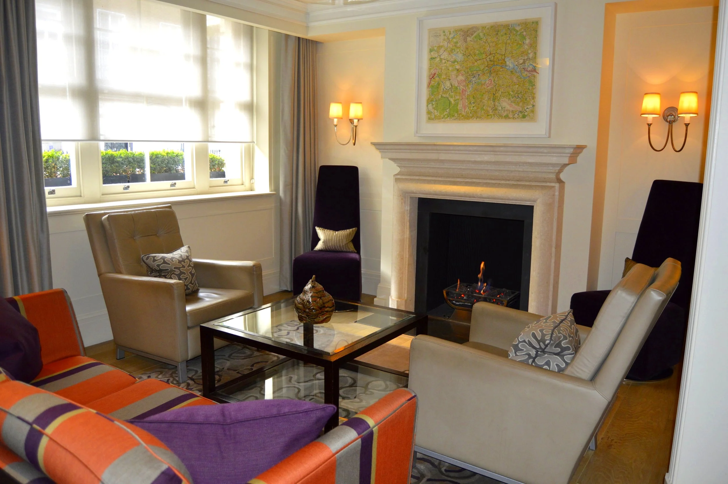 Lounge area next to the reception