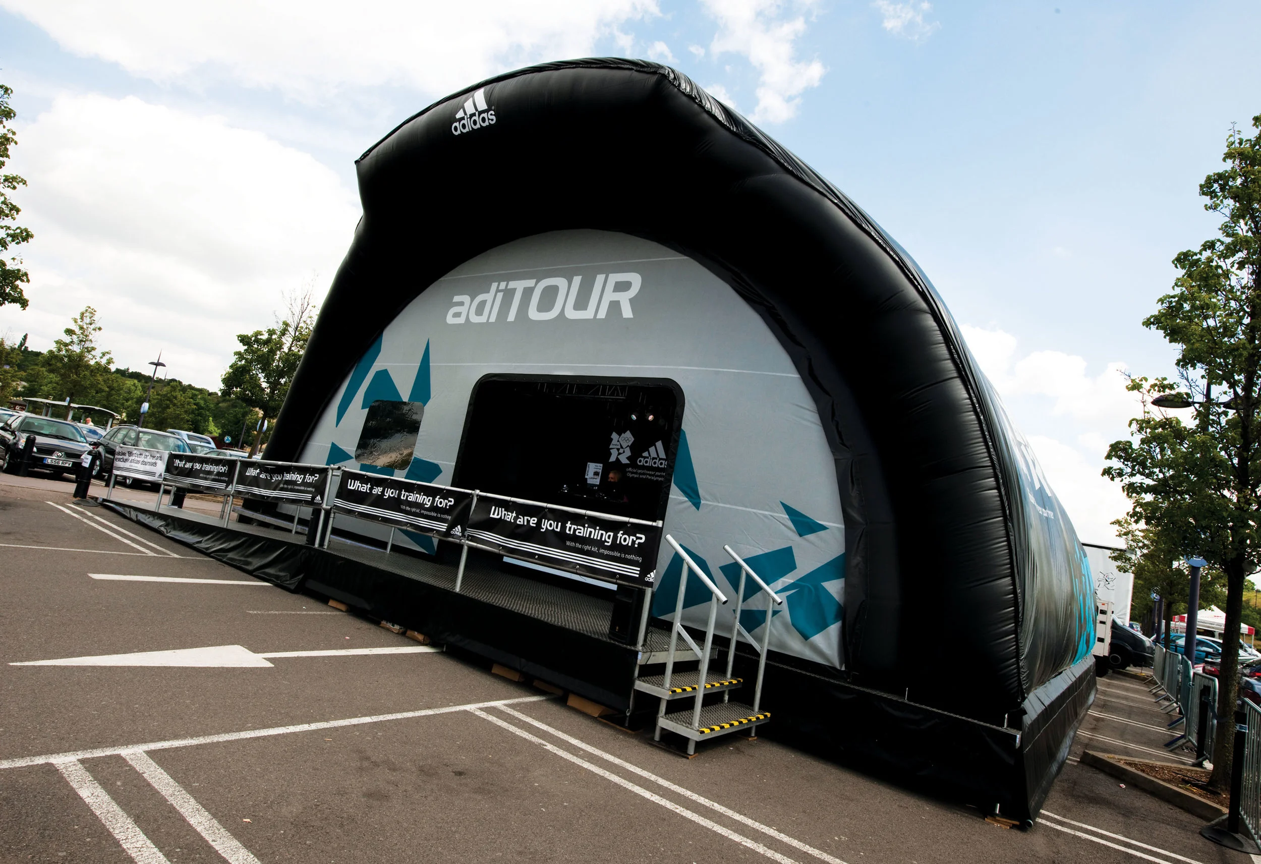 MYK001_Aditour01.jpg
