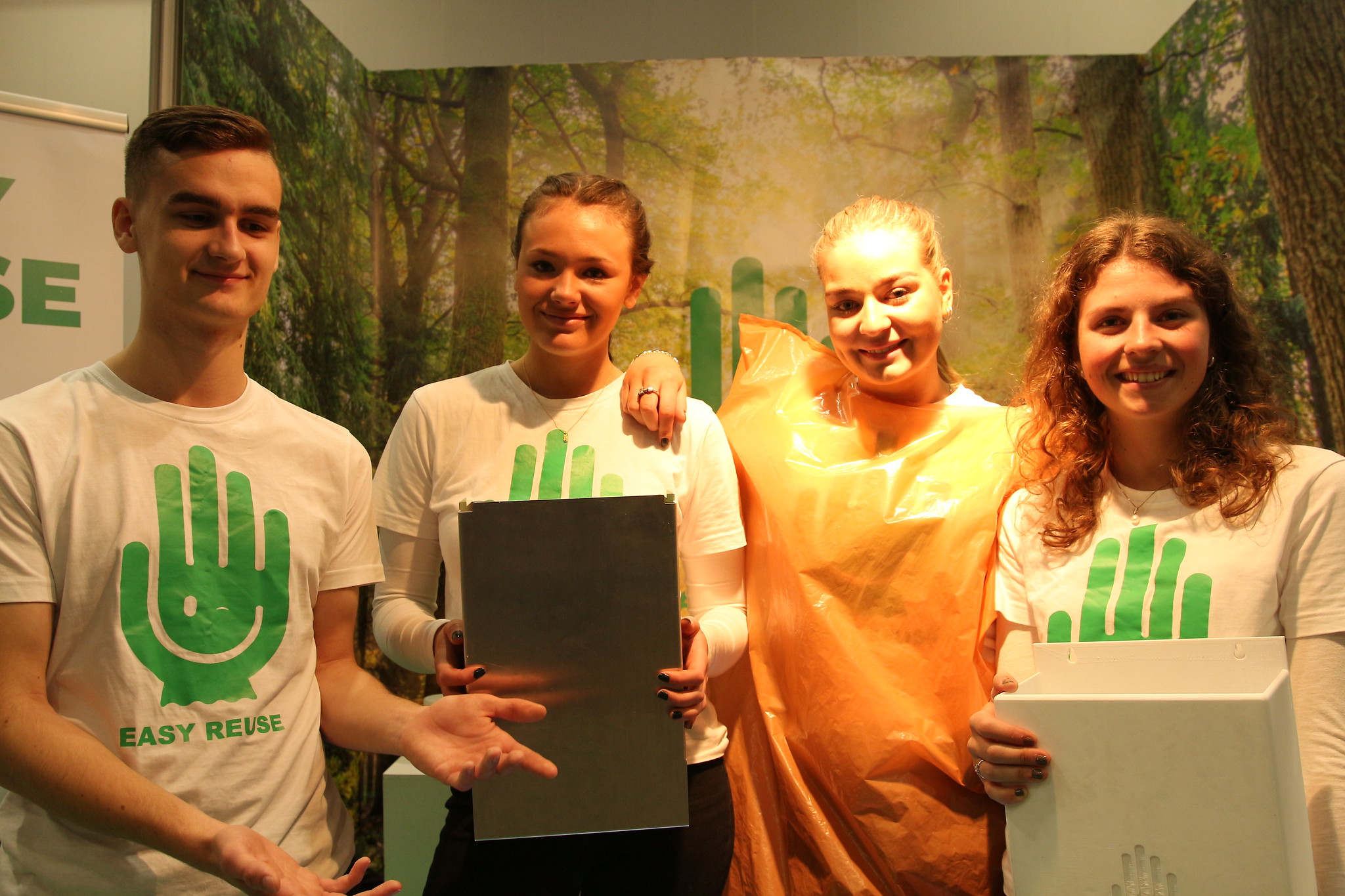 EASY REUSE UB: Den innovative gjengen fra Kongshavn videregående skole består av Stine Simonsen, Madeleine Knudsen, Emilie Restrup og Andor Davoti. Foto: Ungt Entreprenørskap