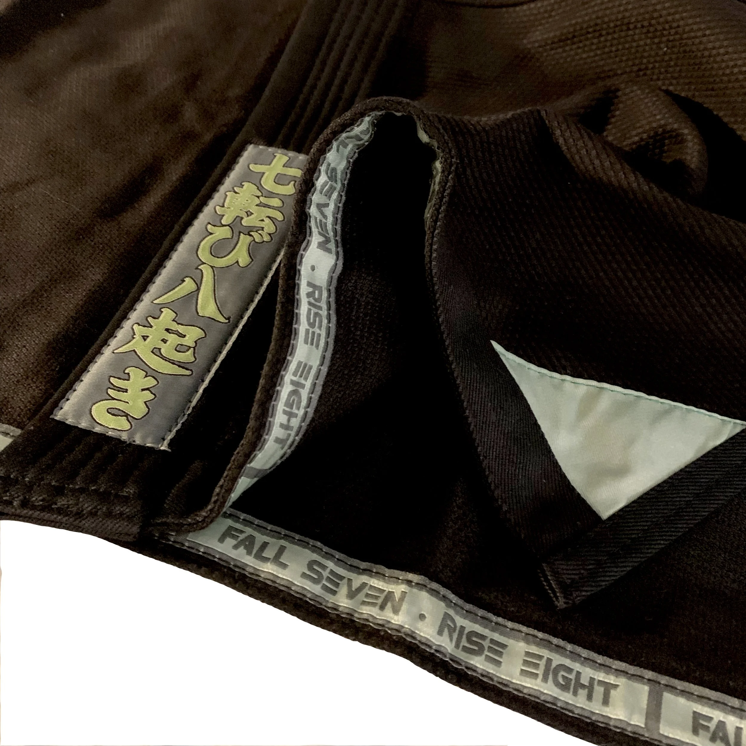 the-black-mamba-grappling-kimono-gi-05.jpg