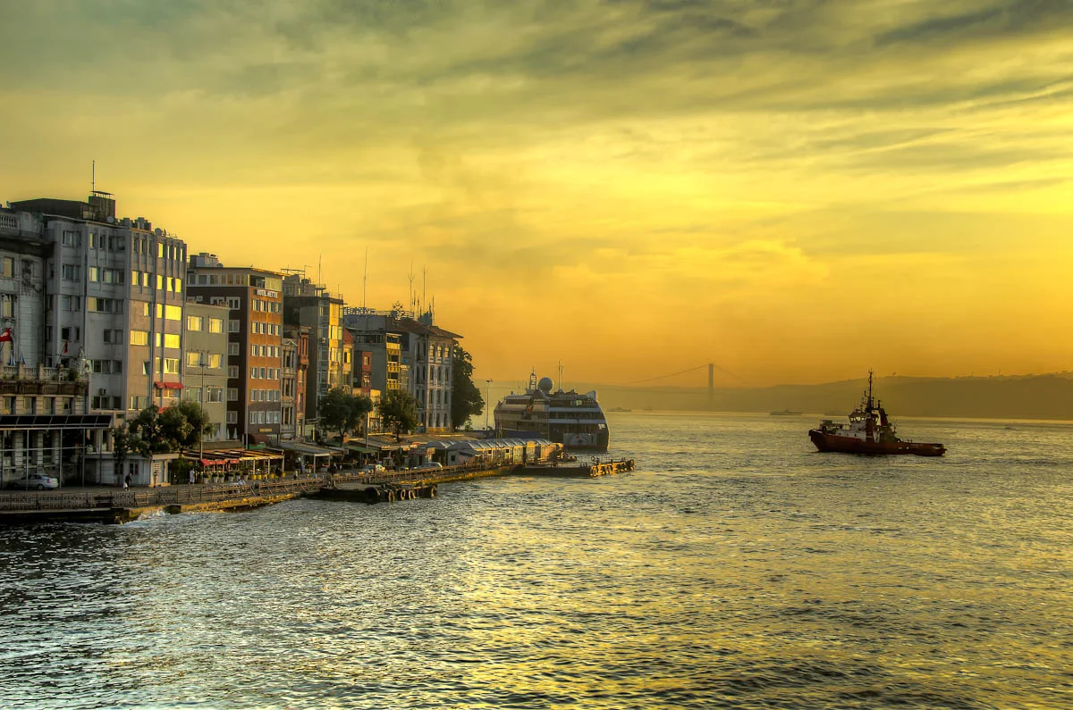 Michael_Morris_2011-09-09 - Turkey - 1450 (Bosphorus Dawn)_1200px.jpg