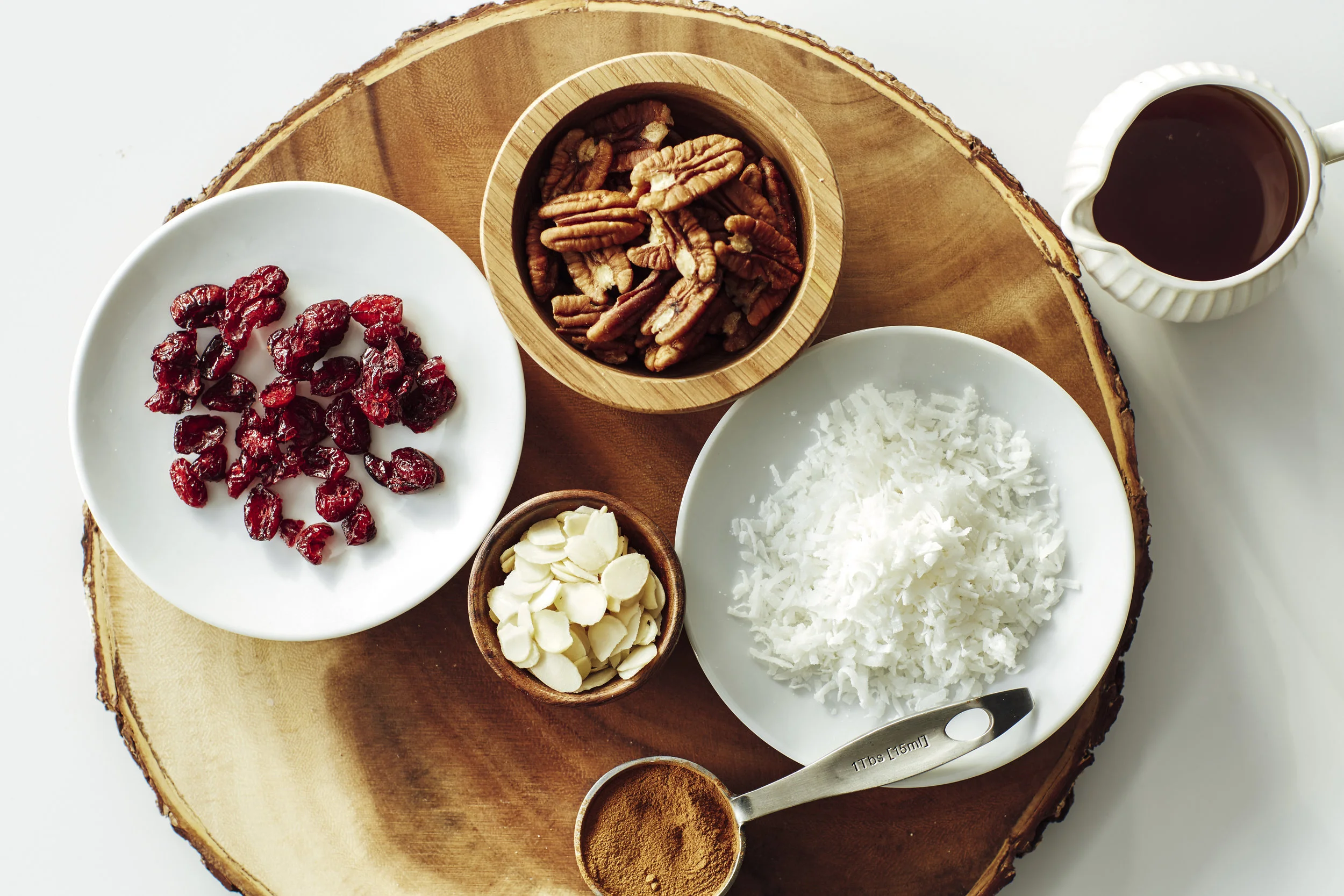 FreshCoastCollective_FlyFeetRunning_21dc_recipe_grainfreegranola.jpg
