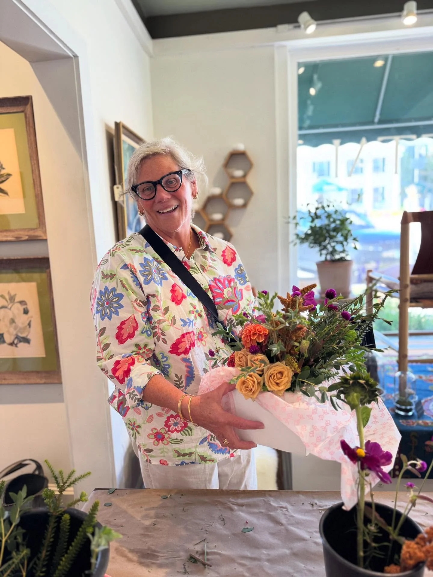 We LOVE meeting new friends and welcoming back our alumni!!! Thrilled to see Mary on her third Island Hopper trip!!! Flower arranging class at @petalonmain was a hit with all!!! 🌸🌼🌸🌼