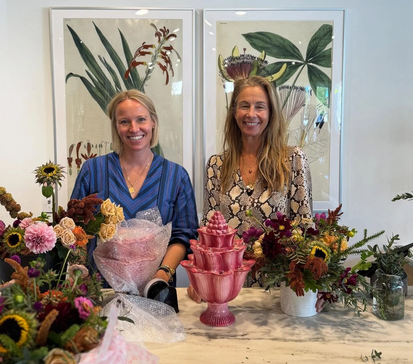 Our first morning was spent at @petalonmain with a flower arranging class. Thank you Alexa and Nina for the magnificent time!! The ladies all have beautiful flower arrangements in their rooms at @barrowshouse! 🌻