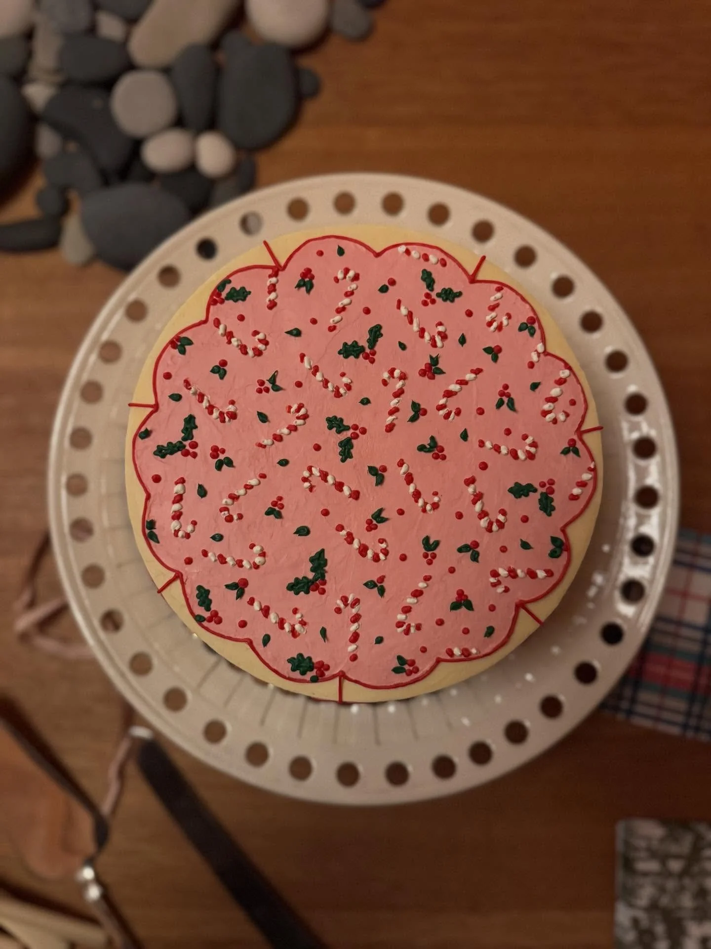 As you may recall for one of our first Suitcase Stories Abby interviewed cake maker extraordinaire @elizabethmayhew @thedutchyofmillbrook. Elizabeth&rsquo;s college roommate is a wonderful Vermont friend and OG Island Hopper. We were all thrilled whe