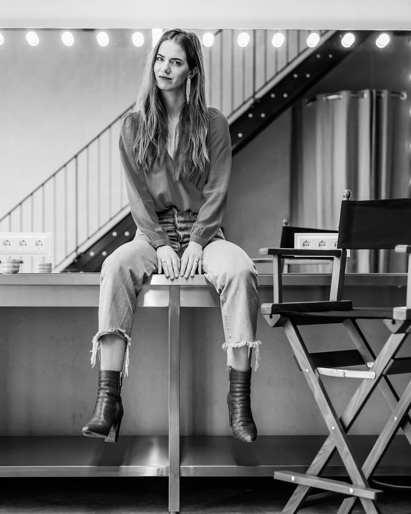 Swipe voor deze @sezane look in kleur&hellip; (Ja, kleur ja. Stond er zelf ook van te kijken. Maar al dat zwart, wit, navy, beige gaat na een tijdje toch vervelen, zo ontdekte ik 👀 Morgen maar eens oranje proberen 🤣)

📸 @atelier.mabel 

#ootd #old
