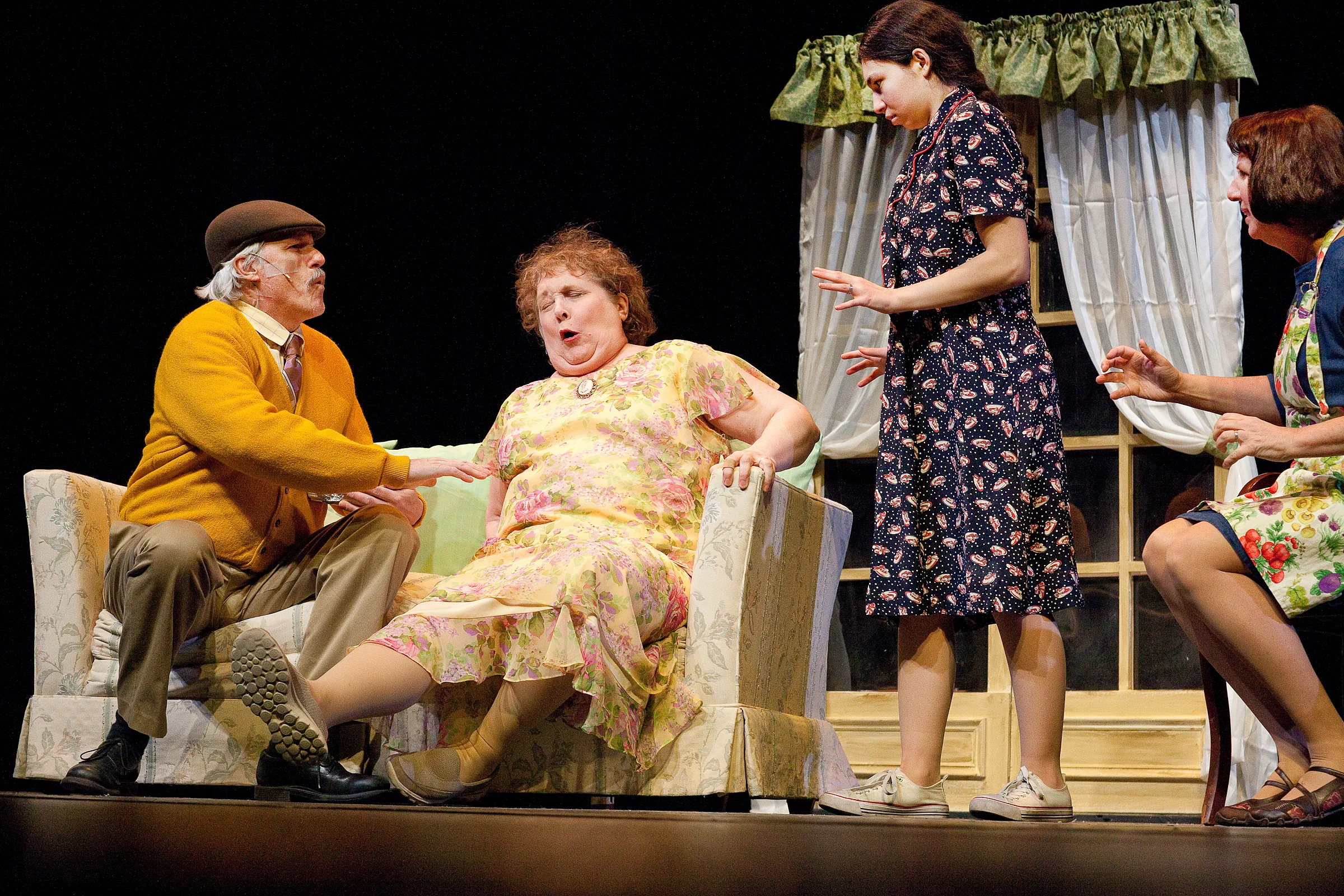 Aunt Phyllis (Gailmarie Haller) tries to get comfortable with her back pain while Uncle Phil (Bill Hitt), Sis (Alexa Laur) and Mom (Karen McKinney) try to comfort her.