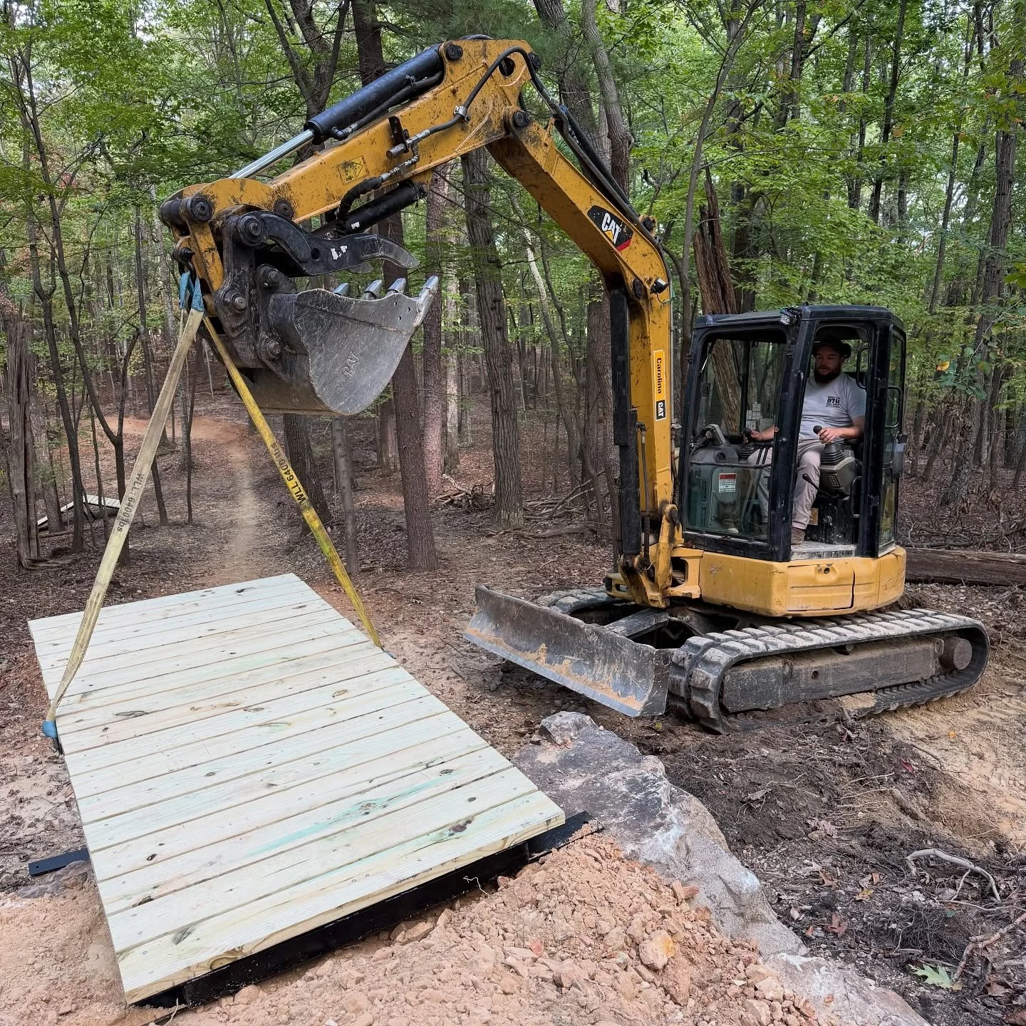 Final touches going in at Mill Mountain for @playroanoke @roanoke_outside 

3 wooden drops/roll ins put in place. 1 roll in drop at the start of Stoke City with another one about 1/4 ways down the trail and a mandatory drop at the start of Bloodroot.