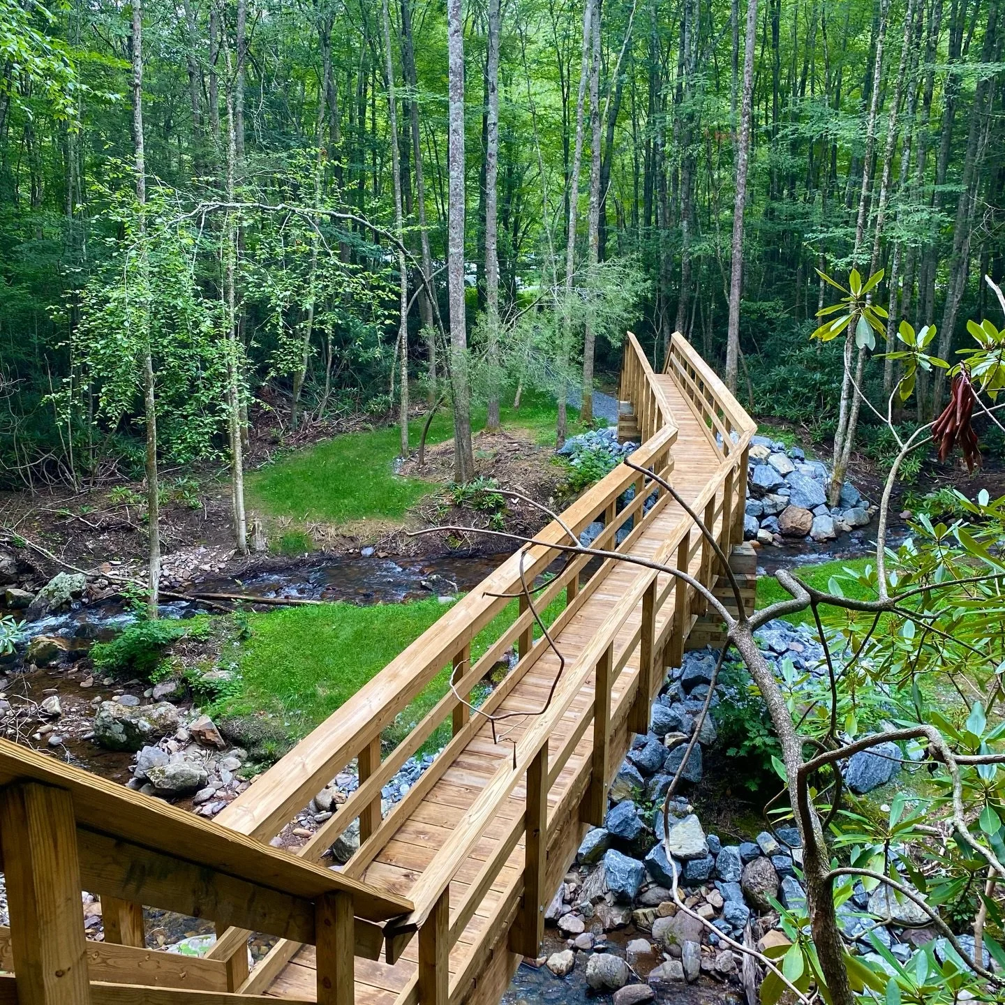 We had 2 major bridge projects this year that we are stoked on. Pick your favorite 1 &amp; 2 or 3 &amp; 4 📸