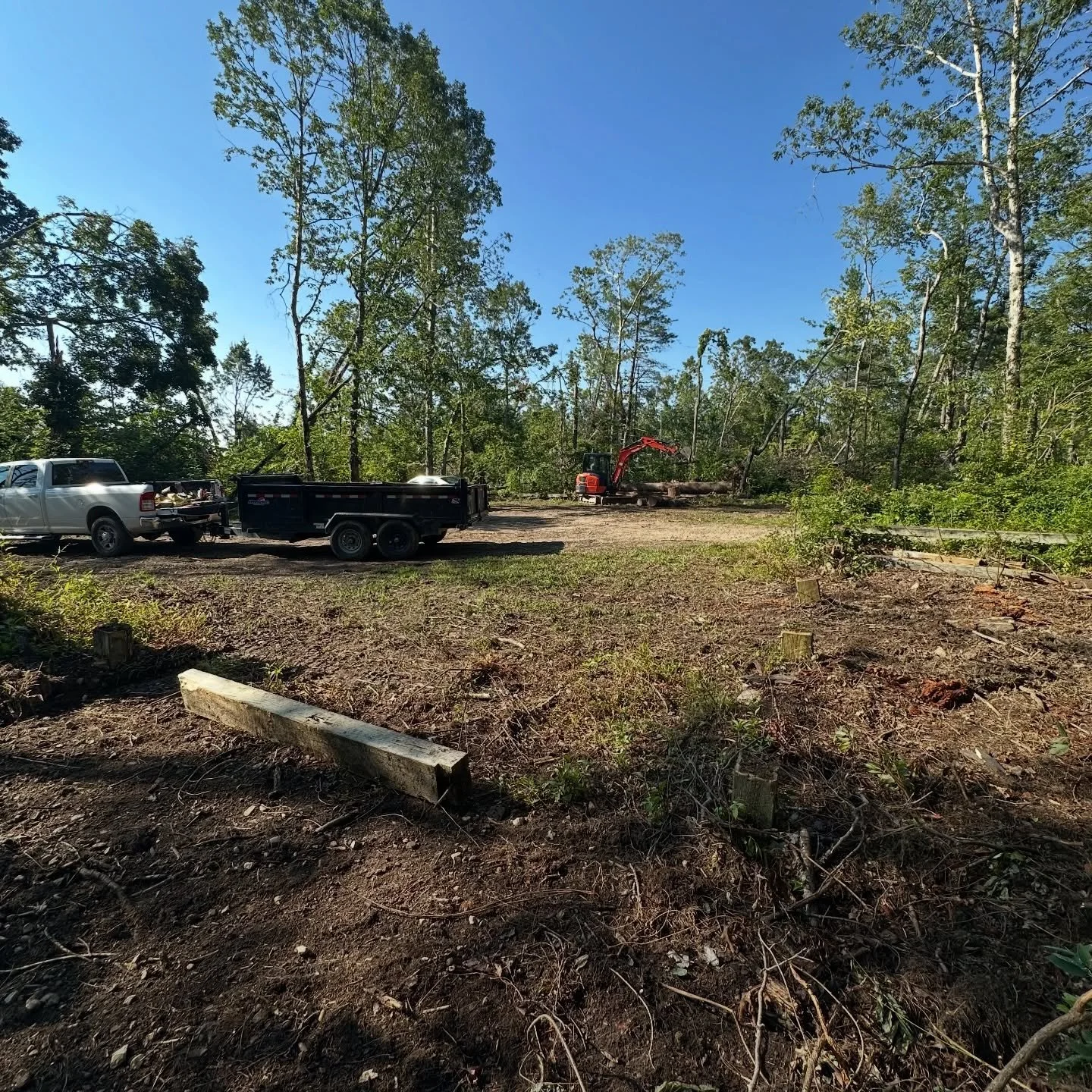 Before and after at the Pinch-in trailhead in Linville Gorge. We cleared tons of overgrowth and rotten wood from the previous parking area and made it new again. Happy to get this cleared up for the USFS and all the hikers that love this area. #linvi