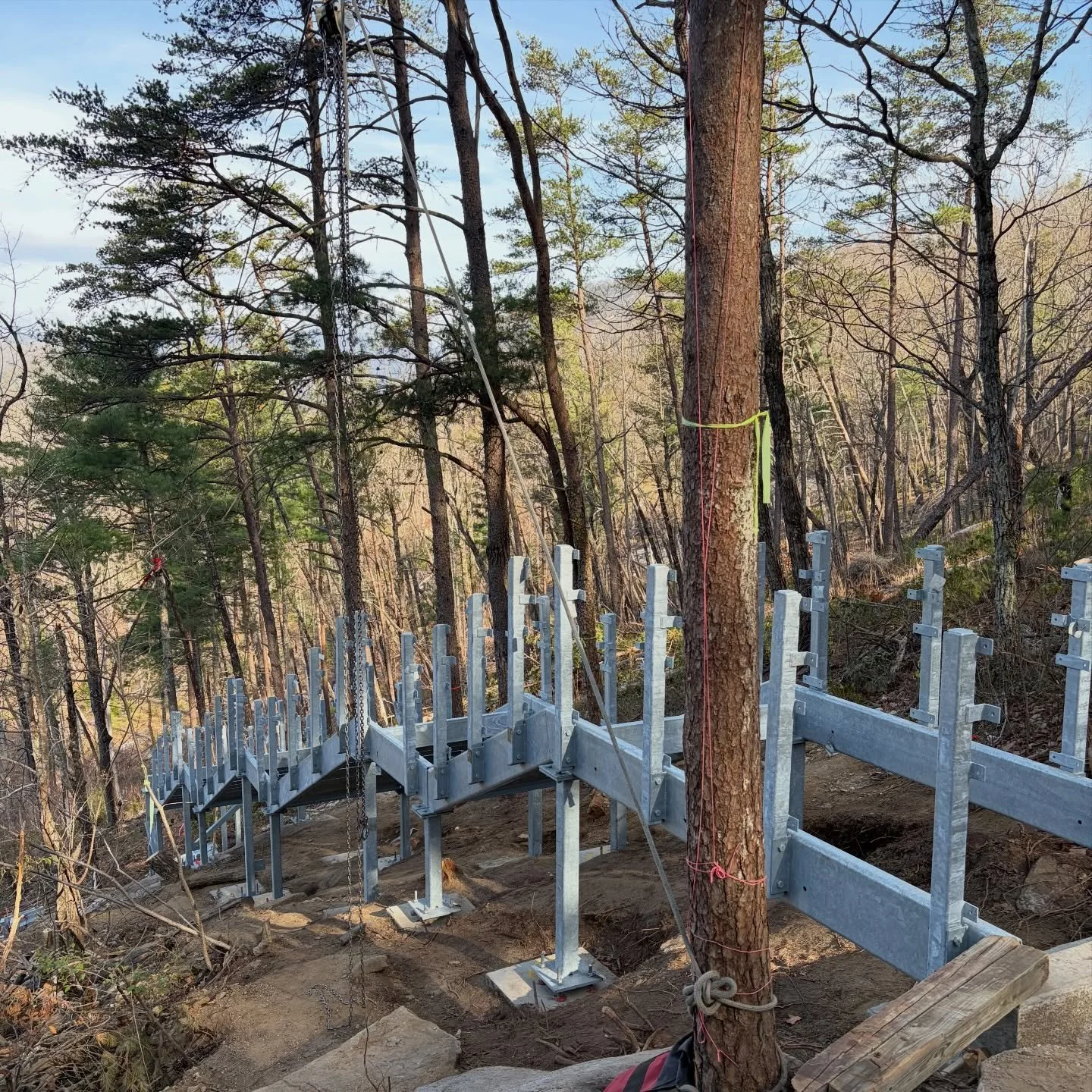 We&rsquo;re getting somewhere! Steel being placed as the new staircase that leads you up the mountain. Stoked on the progress so far! Crew is killing it 

#hikenc #NCstateparks #stonemountainstatepark #stonemountainNC
