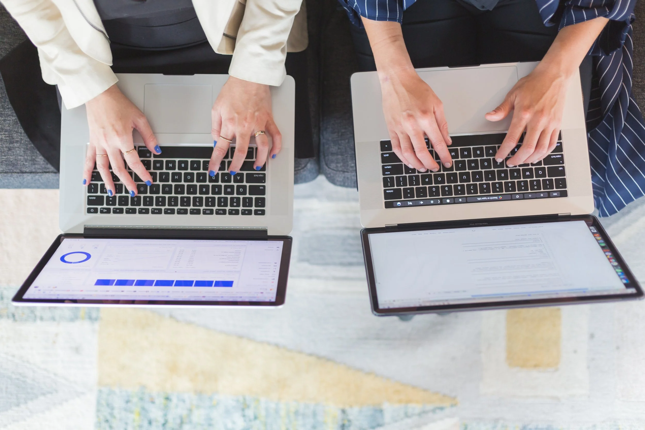 office-women-on-laptop-computers_4460x4460.jpg