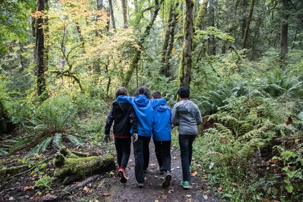 tryon-creek-volunteer-friendship.jpg