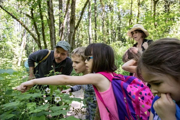 tryon-creek-volunteer-field-trip-education.jpg