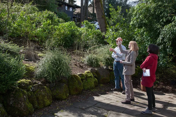 Cindy Ellison visits with Russ Peterson and Trish O'Connor at their Lake Oswego home.