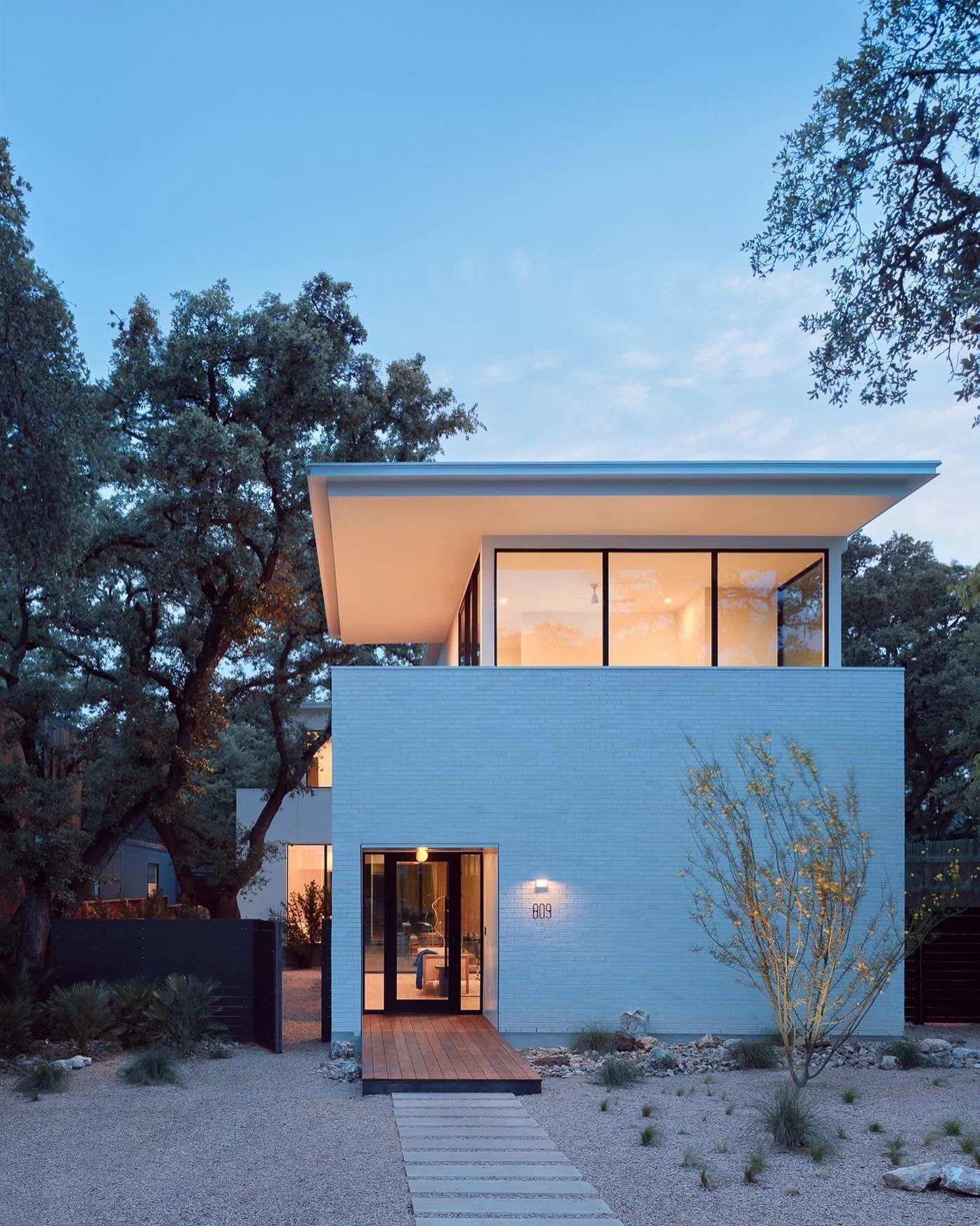 It&rsquo;s been my dream to have @caseycdunn photograph one of the houses. If you don&rsquo;t want to wait for the slow reveal, photos are live on my website, digsatx.com. 

Team-
Architecture: @bercy_chen_studio / @impermanentdevices 
Built by: @mat