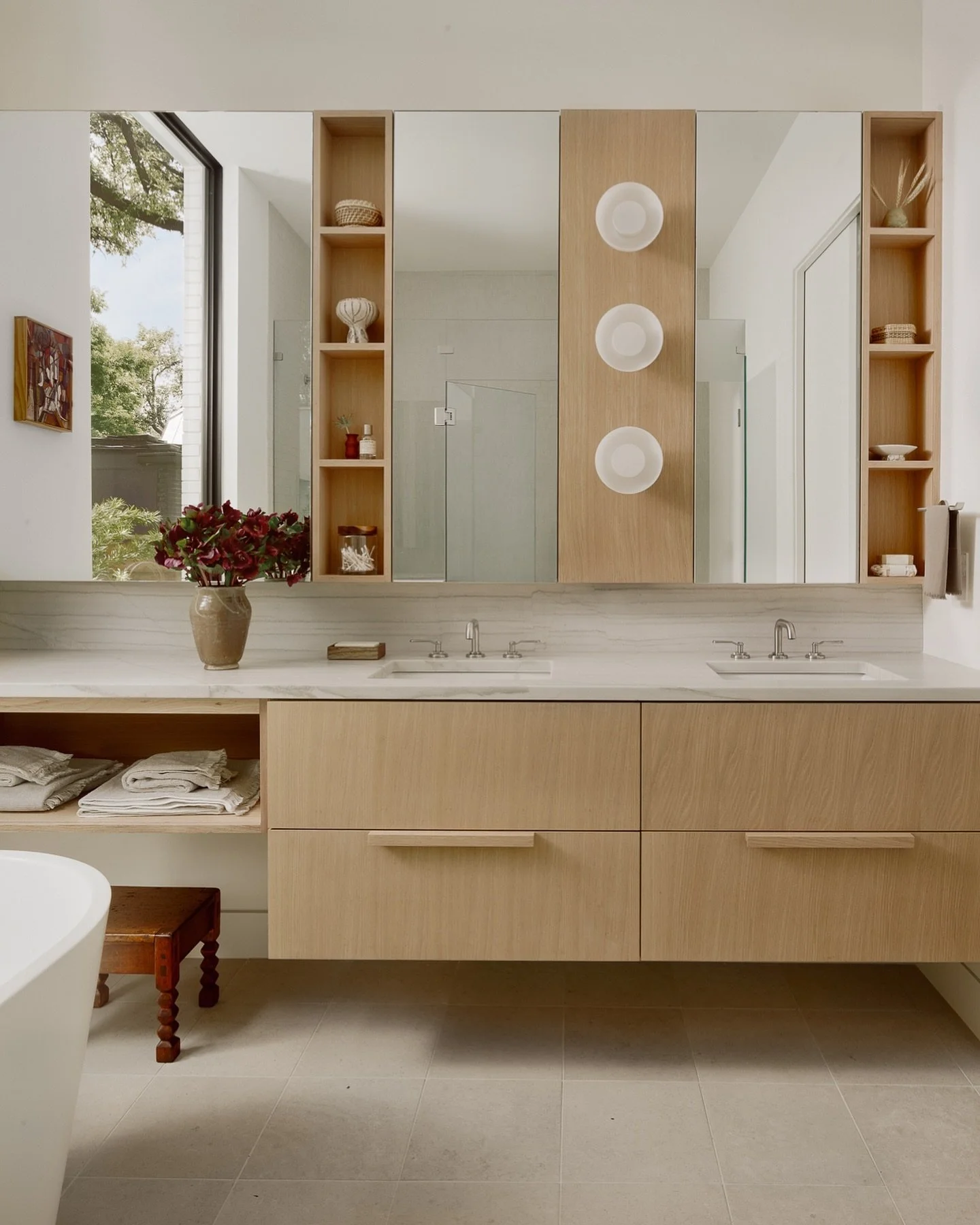 Classic but not boring. Custom details + organic palette by @holm_design (@alkusaristone Texas limestone floors, rift sawn white oak cabinets, and leathered quartzite countertops). 

Team-
Architecture: @bercy_chen_studio / @impermanentdevices 
Built