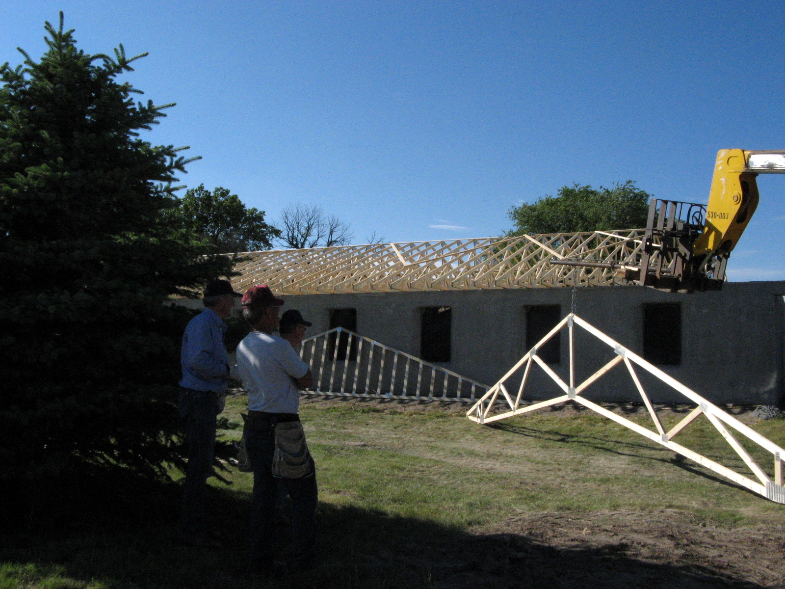  Installing scissor-trusses over the main work area 