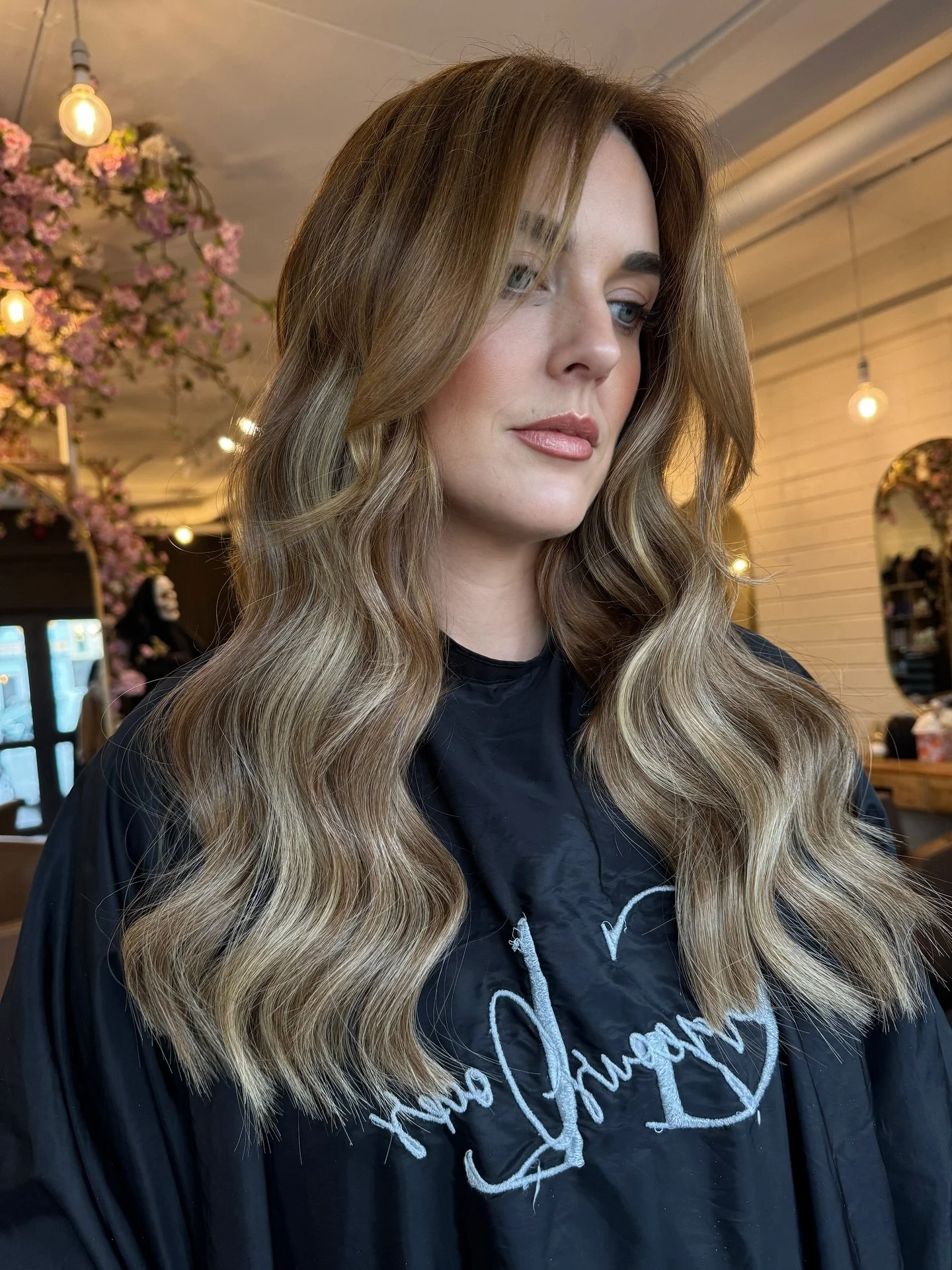 How stunning is @niamhleehair new hair extensions😍

We changed things up a bit and done a tape weft/ mini bond combo🤌🏽

We done 50grams of tape weft at the back and added 1 pack of our mini keratin bonds at the sides to fill out any short layers a