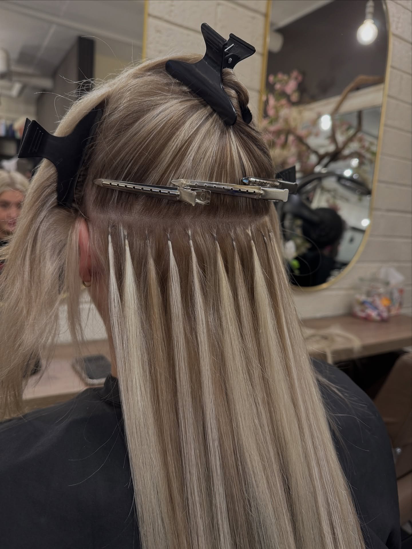 KERATIN BONDS😍🤌🏽

Let&rsquo;s clear up the biggest myth in the extension world🙌🏽 keratin bonds are NOT damaging when applied correctly and cared for properly. 

In fact, they&rsquo;re one of the most gentle and customizable methods available.

H