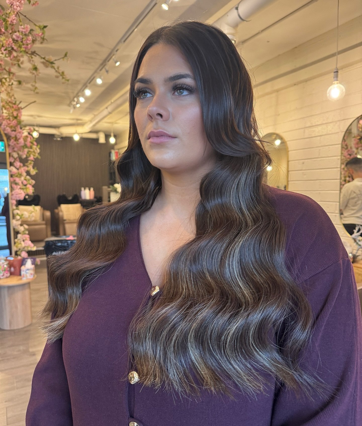 When your client asks for big hair and you deliver🤌🏽😍

Full head of mini keratin bonds for our beautiful client Rebecca🥰

Extensions by Phoebe
#gorgeouslock #hairextensionspecialist #keratinbonds #bighair #galwayhairsalon #limerickhairsalon #hair