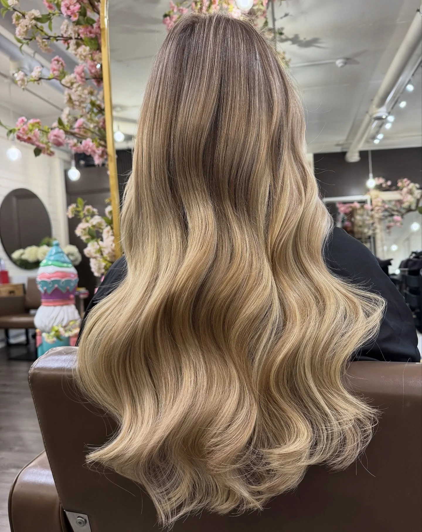 The perfect hair for Christmas😍☃️

Full hair transformation for our beautiful client🤌🏽

@lainey_mccaff worked her magic on her colour using all @wellahairuki and @phoebemcvey topped it off with a 3/4 head of our @glhairextensions mini bonds✨

#gor