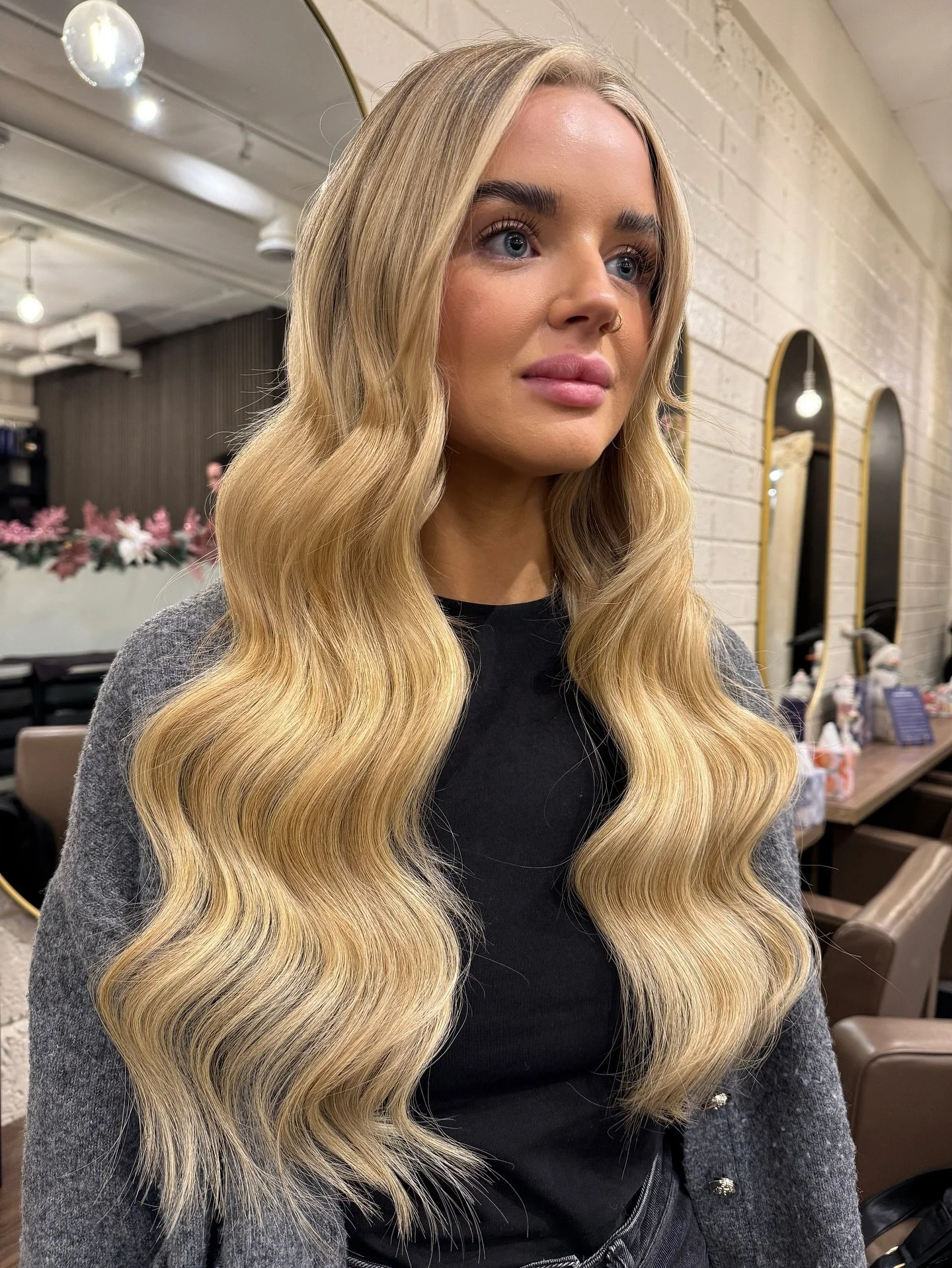 The full works for this beauty🥰

Colour by @tammyobrien_hair 
Extensions by @phoebemcvey 

#gorgeouslocks #wella #blonde #hairextensions #keratinbonds #tapes