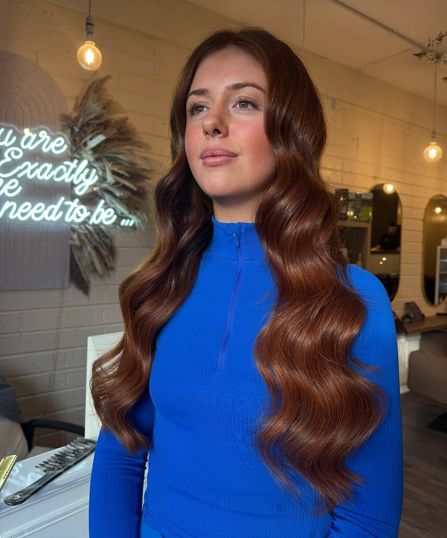 I cannot deal with this beauty and her hair🔥🔥

This is her natural colour and what an amazing colour match with our @glhairextensions✨

I applied a 3/4 head of our mini keratin bonds🤌🏽😍

#gorgeouslocks #hairextensions #keratinbonds #glhair #redh