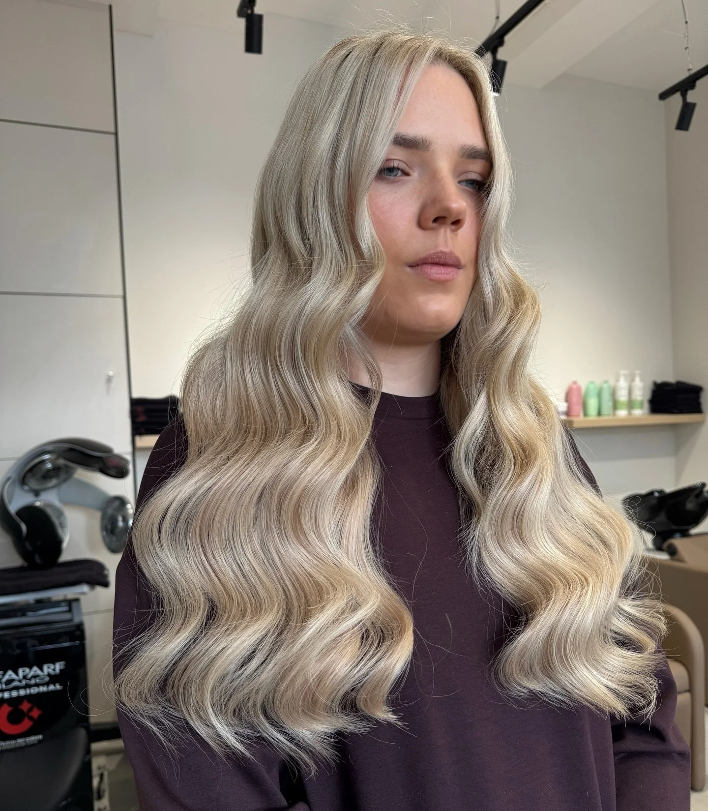 Extra full head of mini keratin bonds🤌🏽😍

125grams of double drawn goodness🥰

Extensions by Phoebe #gorgeouslocks #gorgeouslocksgalway #gorgeouslockslimerick #hairextensions #keratinbonds