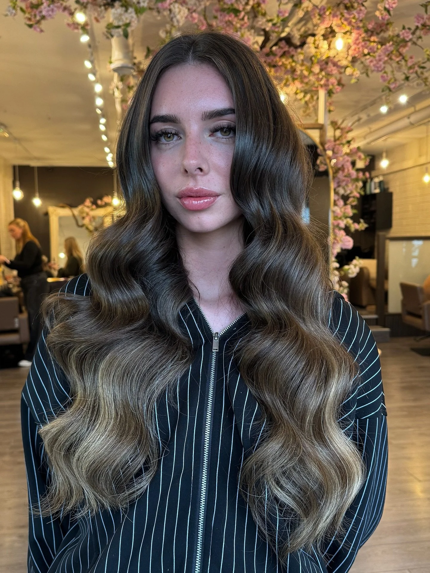 How stunning is this beauty&rsquo;s new hair😍😍😍

Full head of our mini keratin bonds in three of our GL extension shades @glhairextensions ✨ 

Hair by Phoebe

#gorgeouslocks #hairextensions #keratinbonds #gorgeouslocksgalway #gorgeouslockslimerick