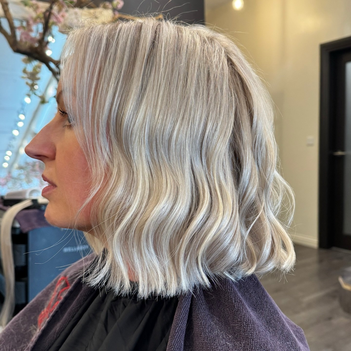 Nothing better then when a client messages you straight after their appointment to say how much they love their hair🥹🥰

Stunning colour by @julieflahair and side filler extensions after by Phoebe✨ 

#gorgeouslocks #gorgeouslocksgalway #gorgeouslock