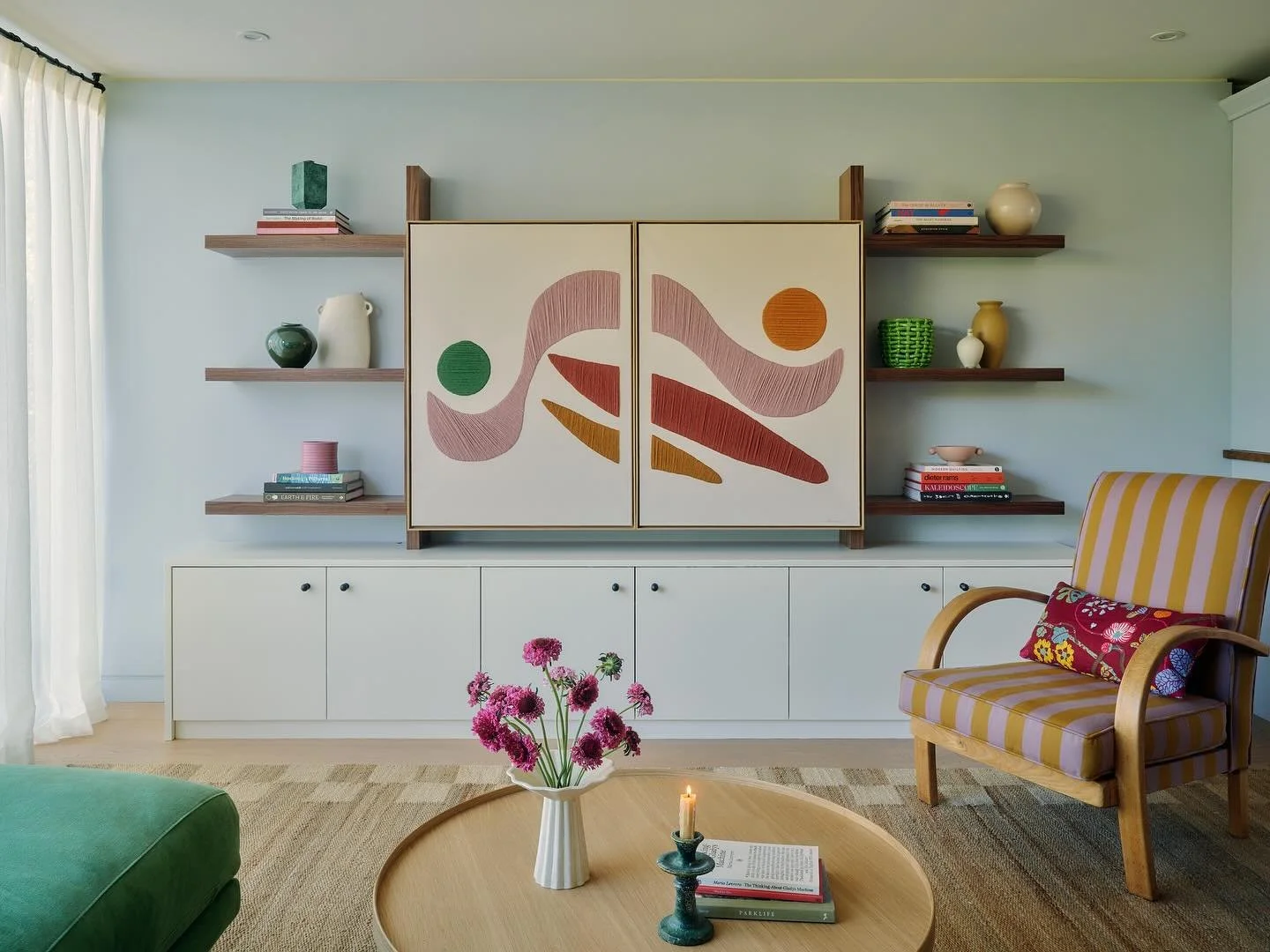 Working with our brilliant joiner and wonder weaver @kanica_curated we created walnut framed tapestry panels that conceal the TV in this living space. We gave Laura free reign to create something that felt contemporary and uplifting, weaving in colou