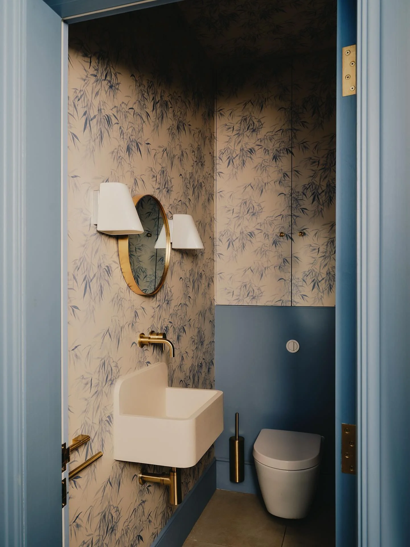 A hodge podge of lovely loo&rsquo;s through the years✨