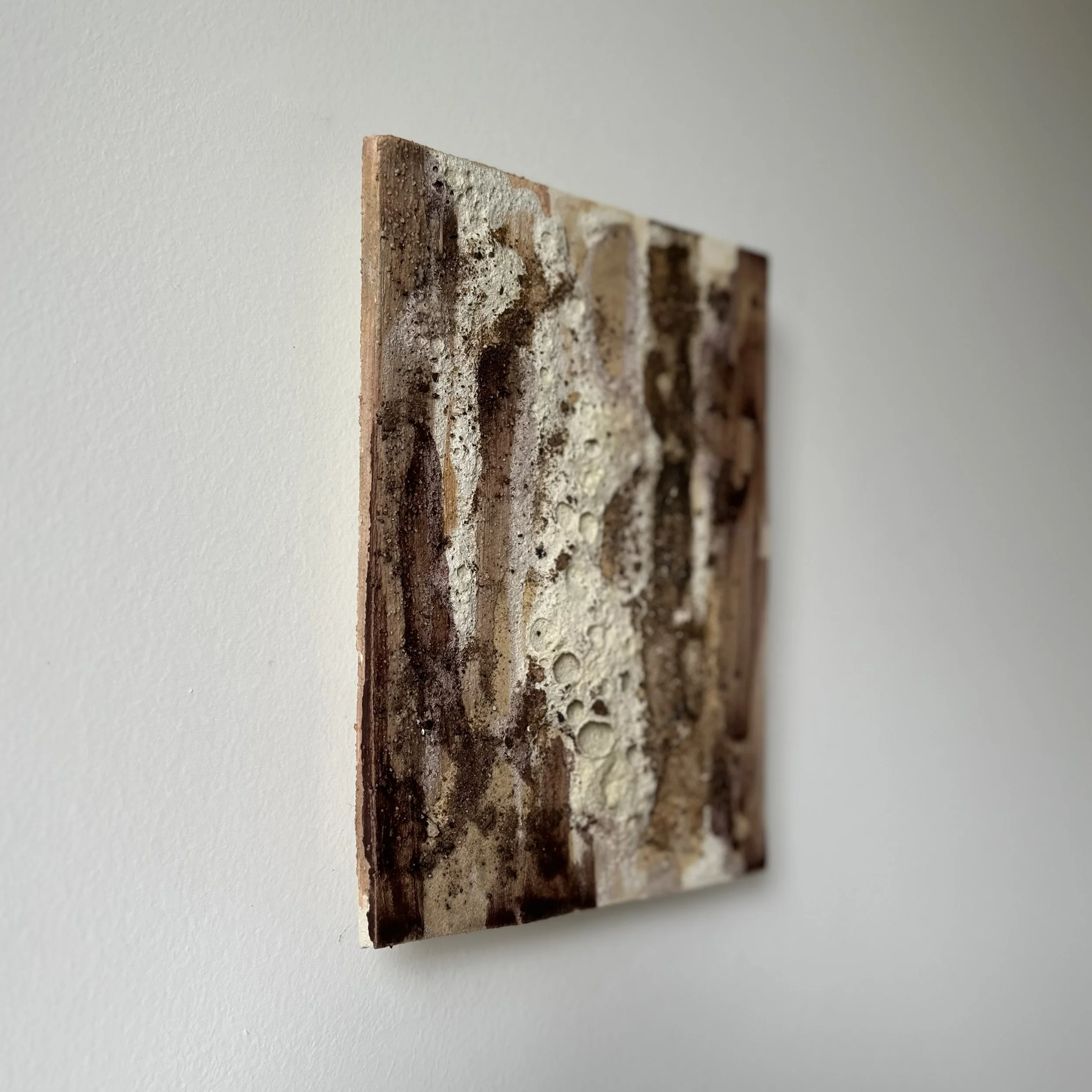 Amata Wall Object_zij_links.jpg