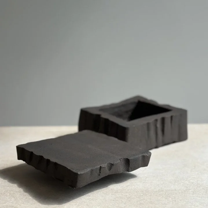 Piringa Box M_open.jpg