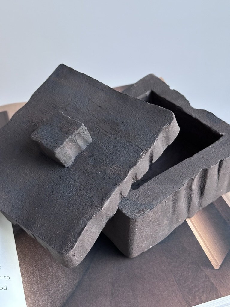 Piringa Box M_style_open_vert.jpg